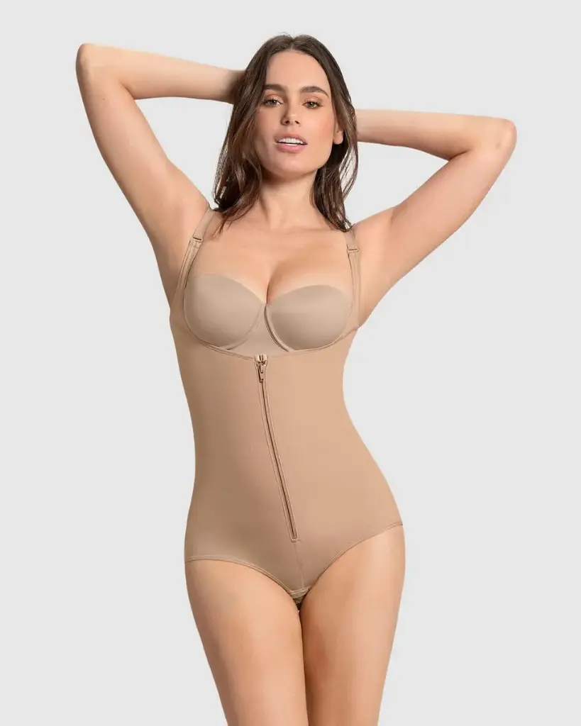 018529 Faja body de control fuerte con cortes efecto levanta glúteos